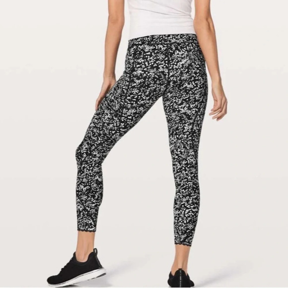 Lululemon Tight Stuff Tight II Size 8 - Picture 1 of 9